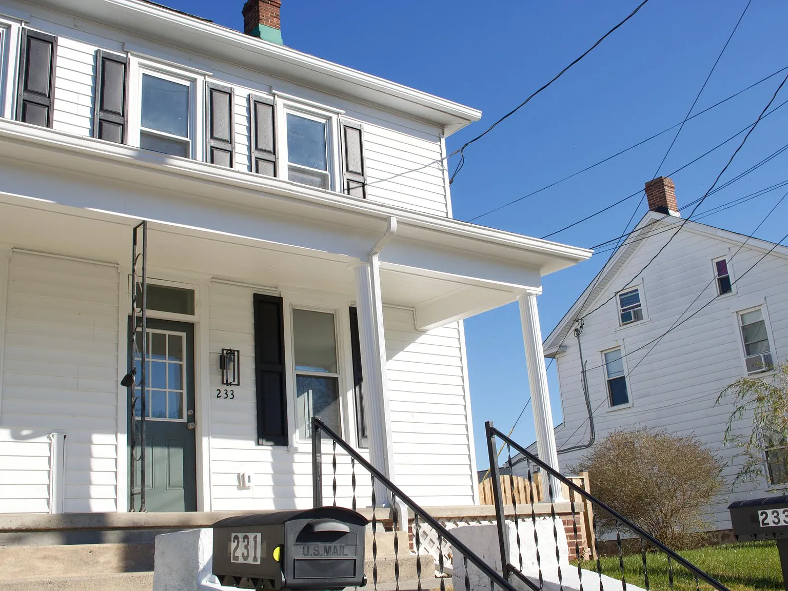 3 bed, 1.5 bath, 1500 sqft, $2,300 — Photo 2