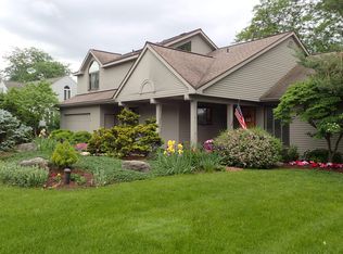 10 Drumlins Ter, Syracuse, NY 13224