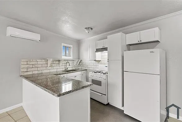 4811 Oakland St — Photo 21