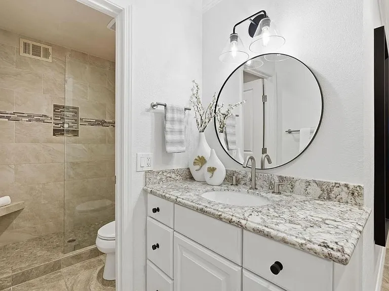 3335 La Mesa Dr — Photo 9