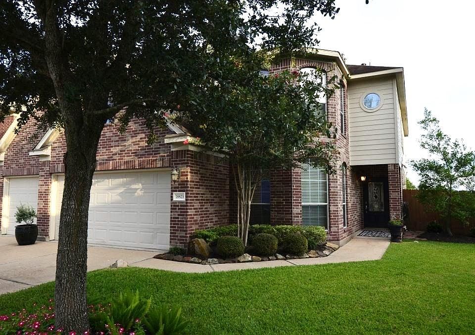 Welcome to 18823 Keystone Oak St. - Zoned to Katy ISD schools, 3 car garage, pool/spa, greenbelt, an