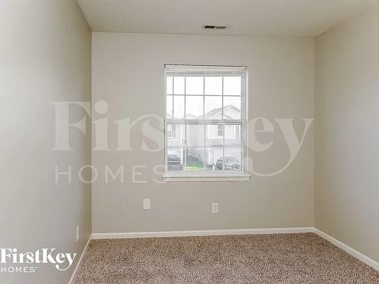 6735 Ossington Dr — Photo 12
