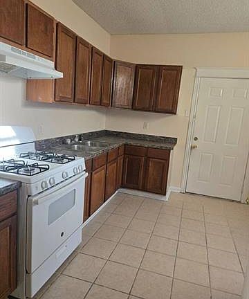 5th image of 2650 Gladiolus St