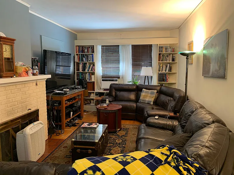 Couch w/ 4 power recliners and seats 9 people;
