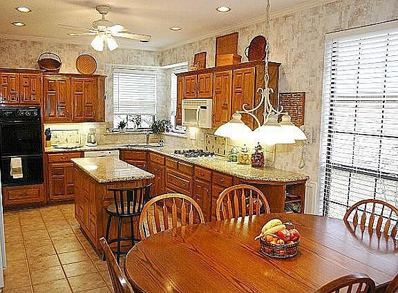 3rd image of 207 Winding Hollow Ln