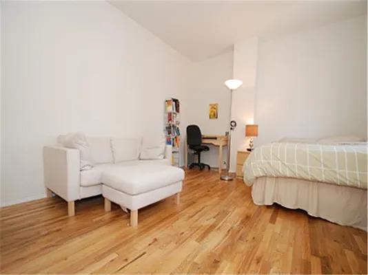 Rented by Buchbinder & Warren | media 4