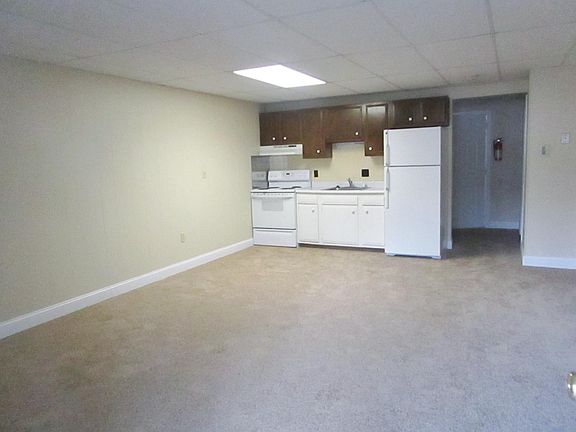 Fully applianced kitchen