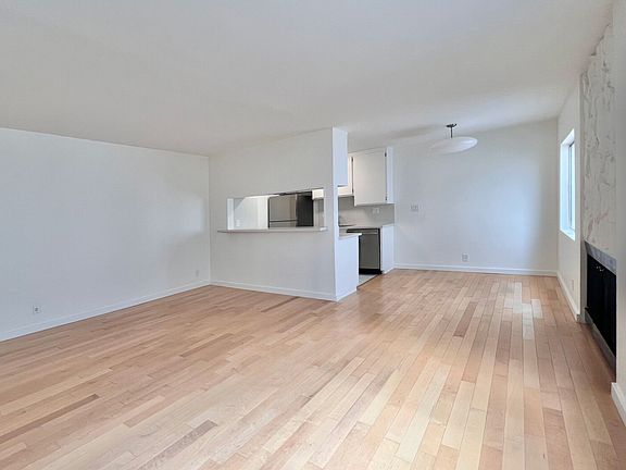 3rd image of 11639 Chenault St APT 403