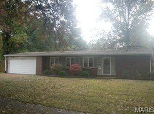 2350 Stirrup Ln, Florissant, MO 63033