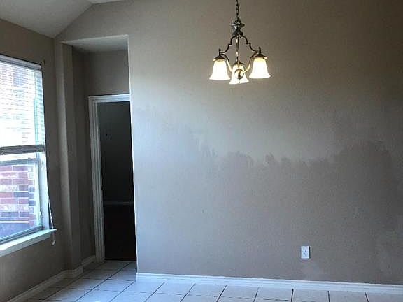 2nd image of 2069 Meadow Park Dr
