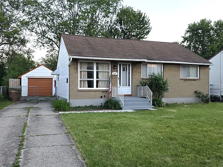 419 Cherokee Dr — Photo 1