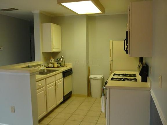 4th image of 2695 Rolling Oaks Blvd