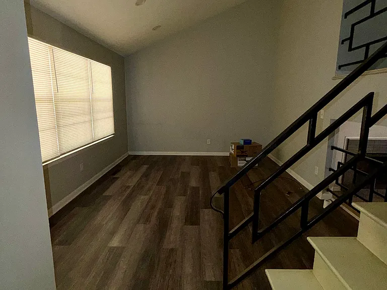 1403 Edgewood Dr — Photo 5
