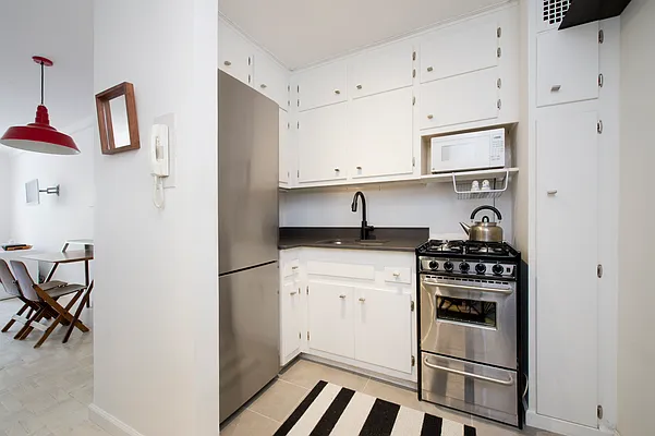 Rented by Compass | media 9