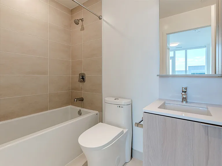 223 Redpath Ave — Photo 229