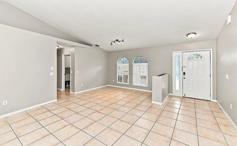 3 bed, 2.0 bath, 1755 sqft, $2,585 — Photo 4