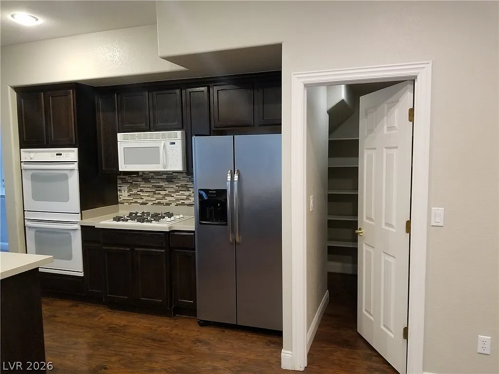 4 bed, 3.0 bath, 3291 sqft, $2,800 — Photo 2