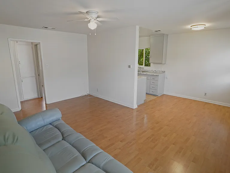 538 W Harvard St #B — Photo 4