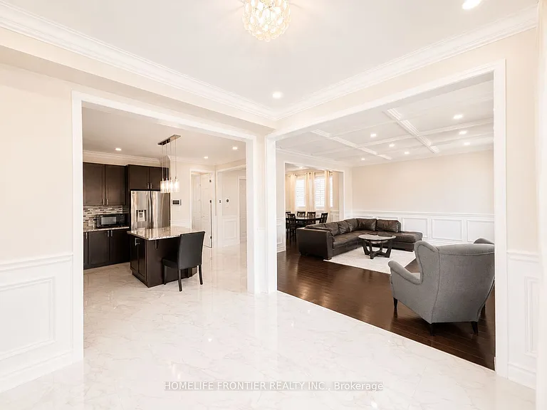 885 Farmstead Dr #UPPER — Photo 11