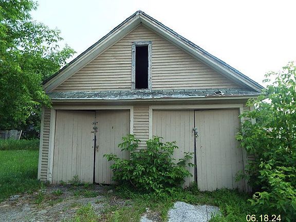 5th image of 310 Pleasant Street