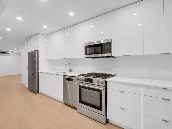 205 E 124th St, New York, NY 10035