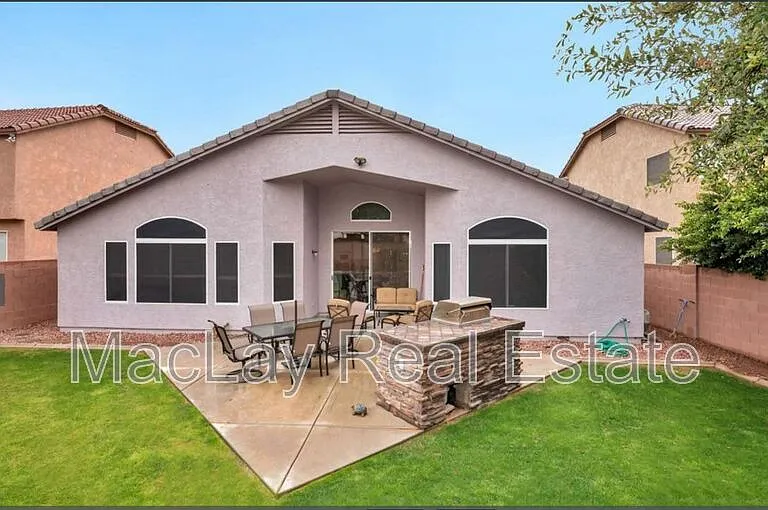 4206 E Redwood Ln — Photo 3