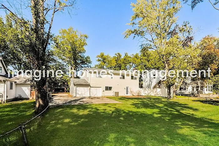 908 Broadhurst Dr — Photo 18