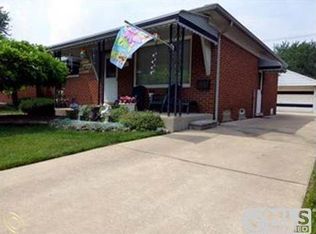 19421 Stephens Dr, Eastpointe, MI 48021