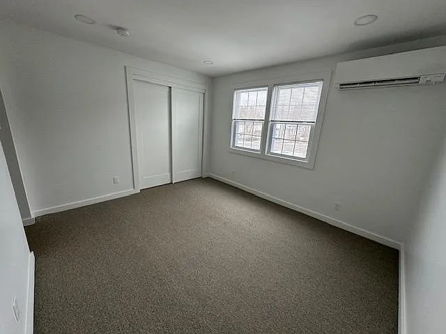 780 Farmington Ave #201 — Photo 5