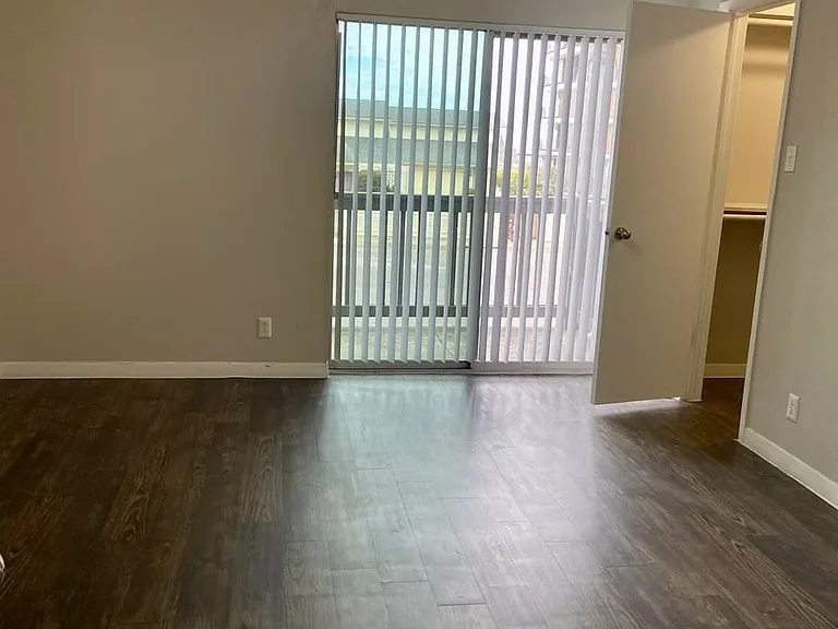 4443 Ocean Dr — Photo 4