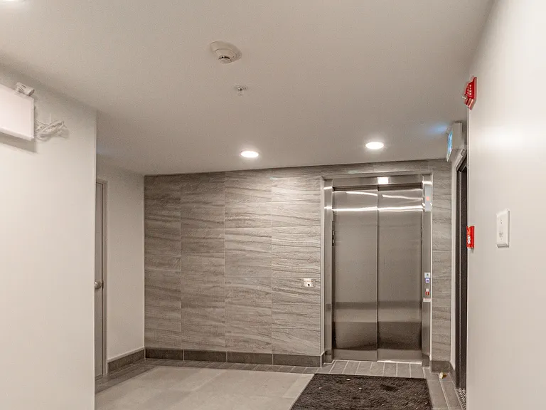 305 14th Ave NE #201 — Photo 4