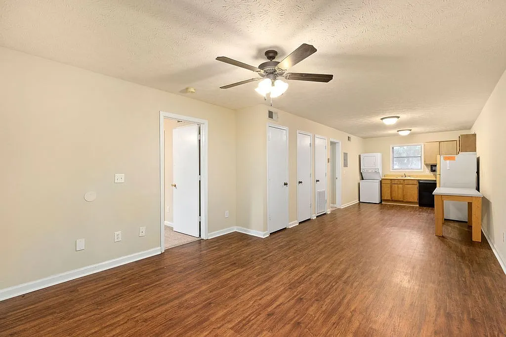 2 bed, 855 sqft, $1,200 — Photo 1