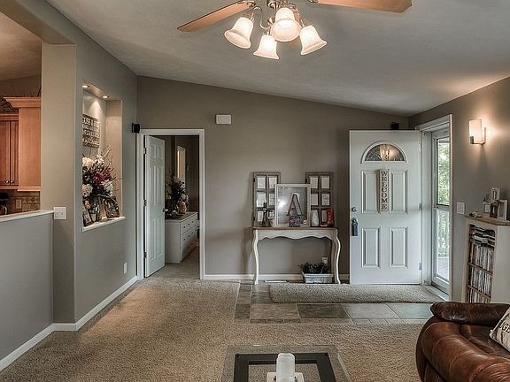 3rd image of 508 Sunset Dr