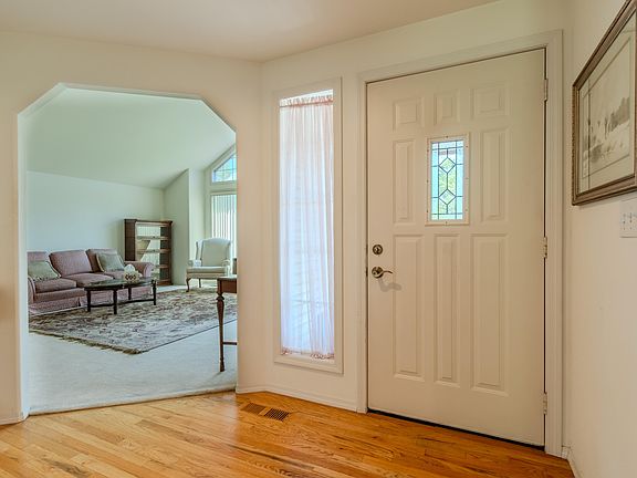 3rd image of 1829 Garden Dr