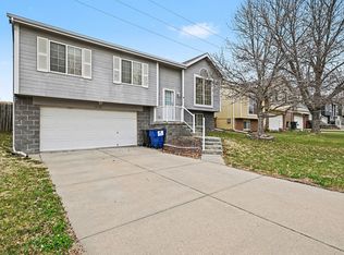 18704 R St, Omaha, NE 68135
