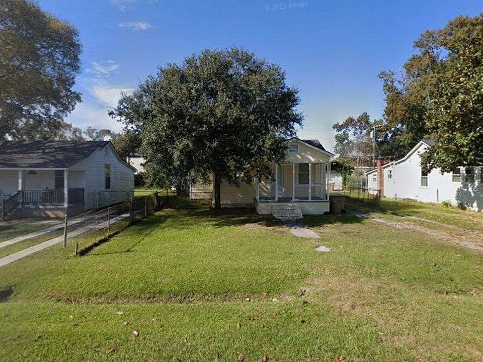 1st image of 205 Aberfeldy St