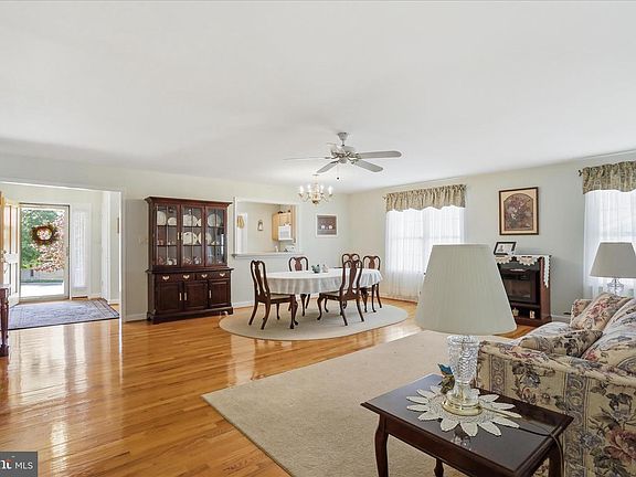 4th image of 621 Kestrel Ct
