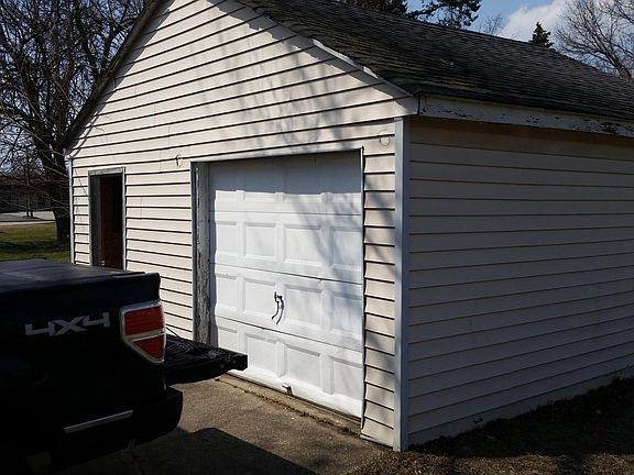 3rd image of 1320 Concord Ave