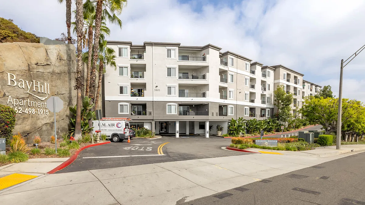 Photo 1 of 38 - Bay Hill - Long Beach, CA Bay Hill Apartments Building - Bay Hill