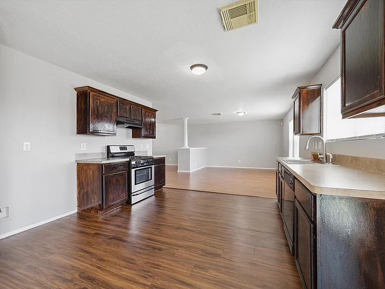 2218 Heath Ridge Ln — Photo 10