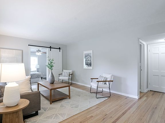 4th image of 5646 Rosslyn Ave