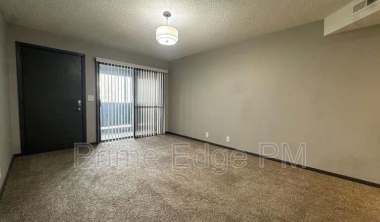1121 N 28th St #12 — Photo 8