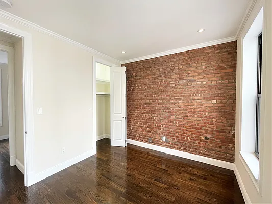 Rented by Avenues Real Estate | media 11