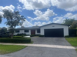 10630 NW 19th Pl, Pembroke Pines, FL 33026