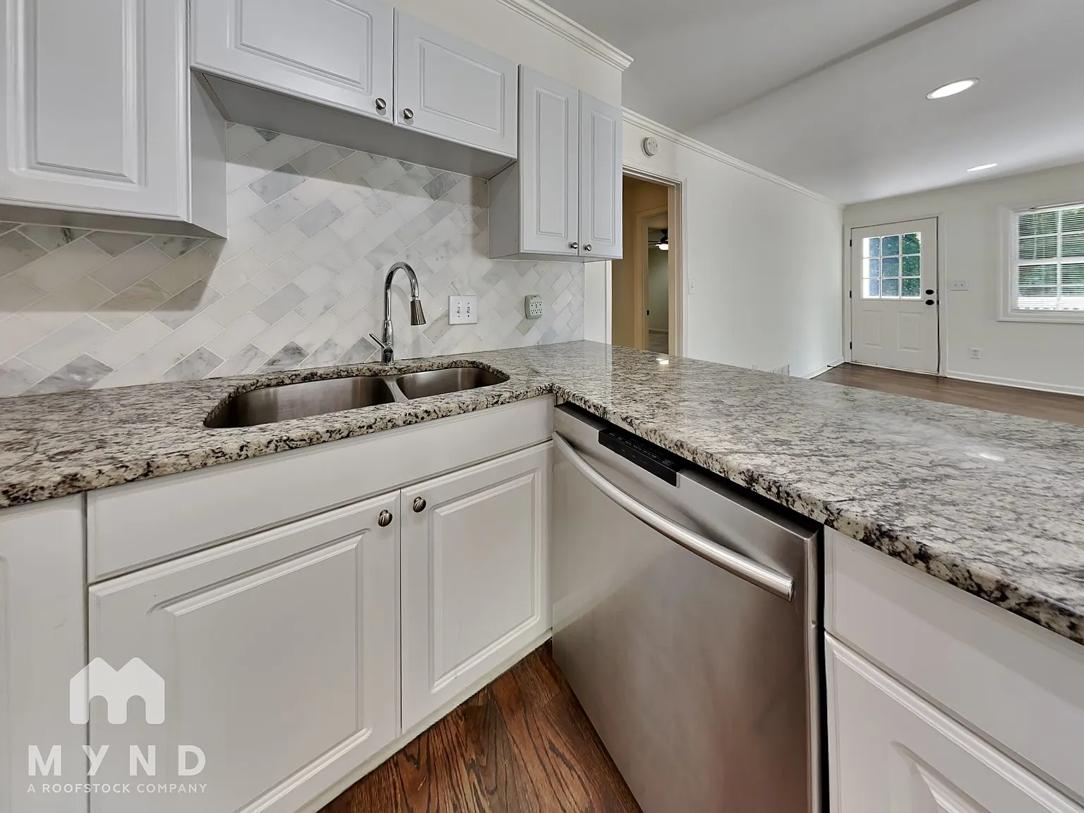 3 bed, 2.0 bath, 2000 sqft, $2,765 — Photo 3