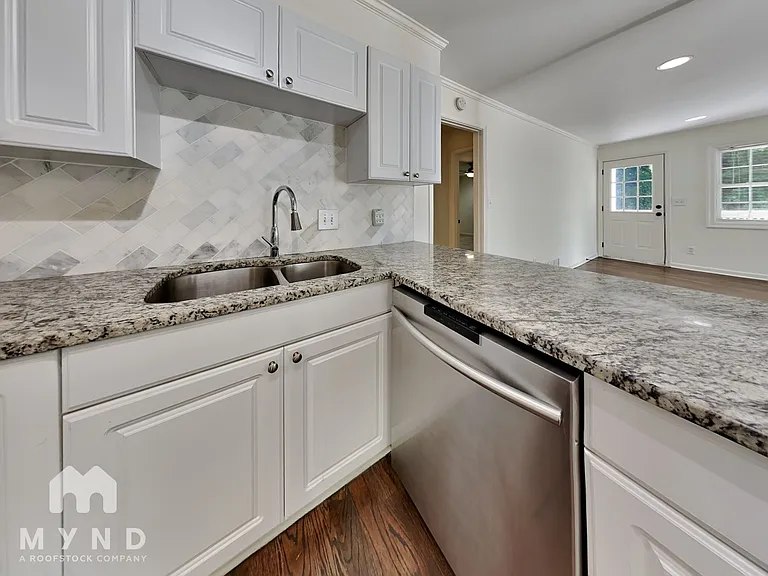 305 Franklin Rd — Photo 3