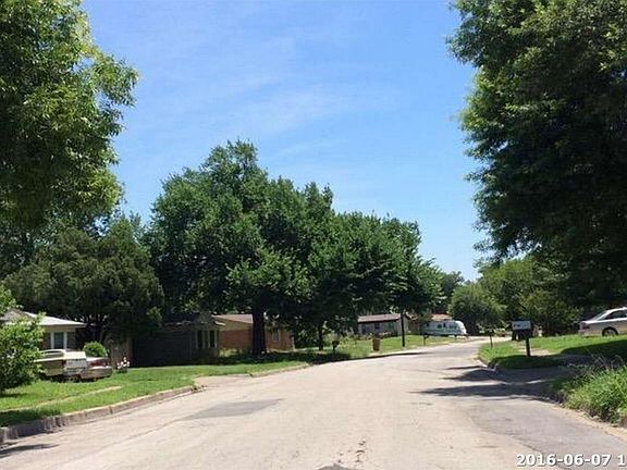 5th image of 2404 Miriam Ln