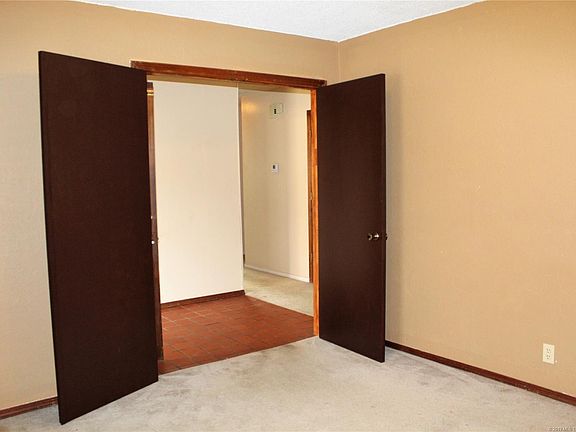 3rd image of 416 N Gardenia Ave