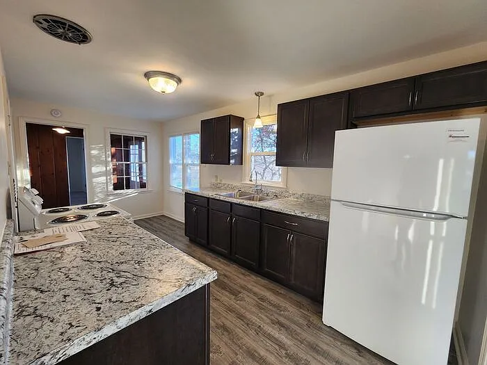 3 bed, 1.5 bath, 1466 sqft, $1,500 — Photo 2