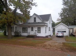 122 W Sanford Ave, Steen, MN 56173
